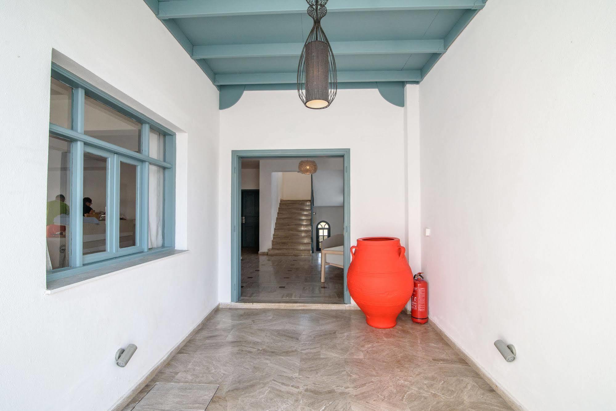 Iris Boutique Hotel Камари Экстерьер фото