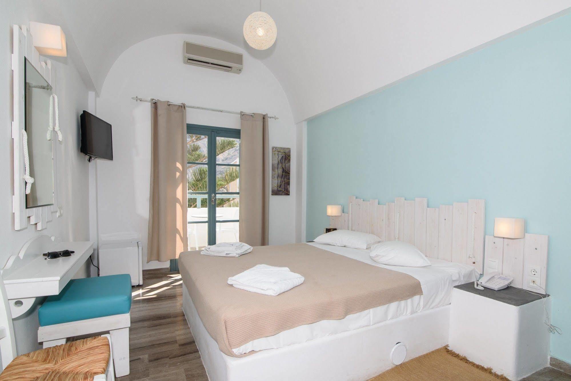 Iris Boutique Hotel Камари Экстерьер фото